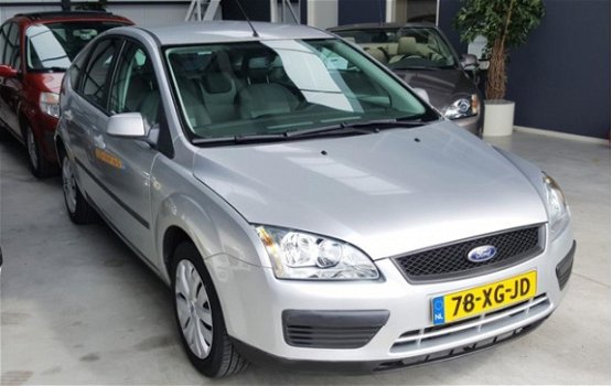 Ford Focus - 1.6-16V Trend Automaat, Airco, Cruise, Trekhaak - 1