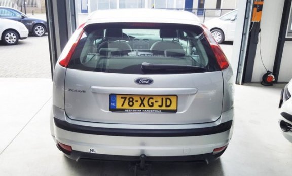 Ford Focus - 1.6-16V Trend Automaat, Airco, Cruise, Trekhaak - 1