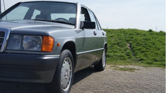 Mercedes-Benz 190-serie - 2.6E 6-cilinder YOUNGTIMER - 1