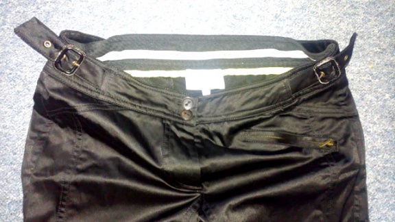 Mandarin & Mint zwart glimmende pantalon met ceintuur motief - Afbeelding 2