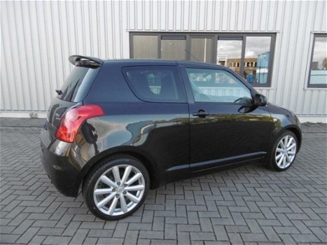 Suzuki Swift - 1.6 Sport 125PK Zwart Airco Navigatie - 1