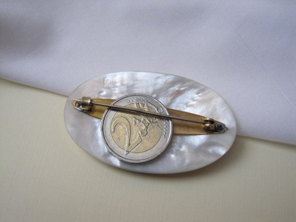 Broche antiek Art Nouveau parelmoer met koperen versiering 6.4x4.0 cm - Afbeelding 3