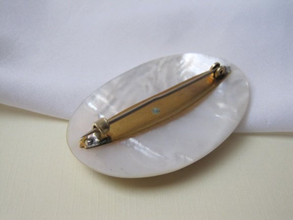 Broche antiek Art Nouveau parelmoer met koperen versiering 6.4x4.0 cm - Afbeelding 6