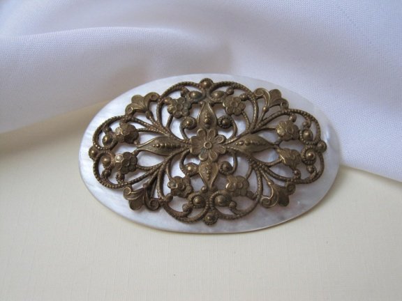 Broche antiek Art Nouveau parelmoer met koperen versiering 6.4x4.0 cm - Afbeelding 7