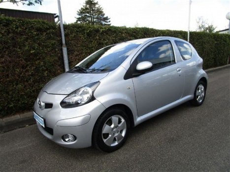 Toyota Aygo - 1.0 12v AUTOMAAT - AIRCO - 70.000 KM - 1