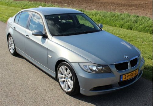 BMW 3-serie - 320i High Executive / NAVI / XENON / CRUISE / 1STE EIG - 1