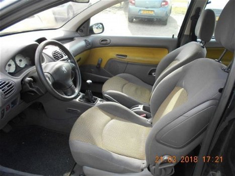 Peugeot 206 - 1.1 i airco apk 2- 12 - 2018 lm velgen - 1