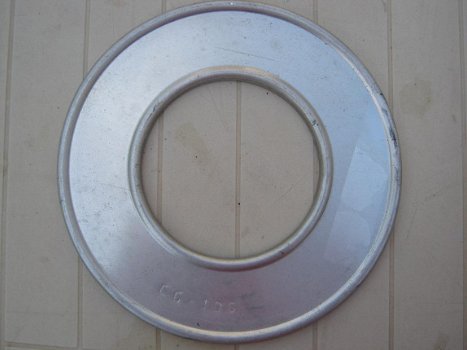 aluminium rozet ; opening 130 mm. - 1