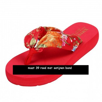 Ultra lichte ultra dames slippers in rood of wit met satijnen band - 2