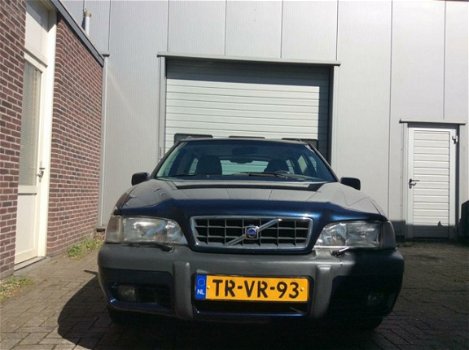 Volvo V70 - XC 2.5 T AWD Luxury AUTOMAAT APK STOELVERWARMING YOUNGTIMER - 1