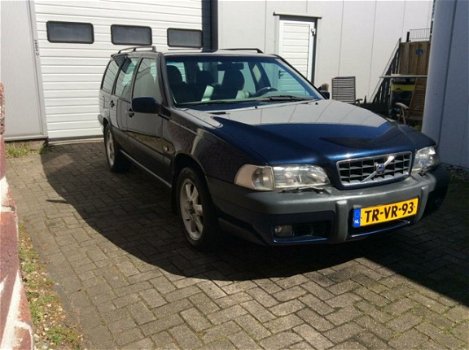 Volvo V70 - XC 2.5 T AWD Luxury AUTOMAAT APK STOELVERWARMING YOUNGTIMER - 1