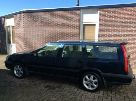 Volvo V70 - XC 2.5 T AWD Luxury AUTOMAAT APK STOELVERWARMING YOUNGTIMER - 1