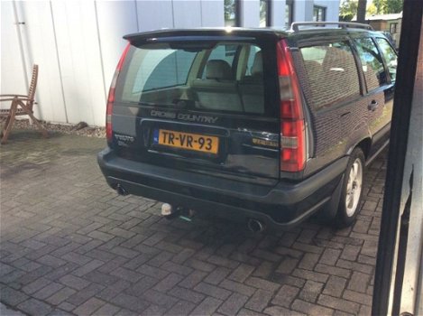 Volvo V70 - XC 2.5 T AWD Luxury AUTOMAAT APK STOELVERWARMING YOUNGTIMER - 1