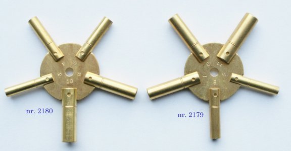 Dubbele Carriage klok sleutel / opwindsleutel. Opwindvierkant 2,75 mm. wijzerverzet vierkant 1,75 mm - 5