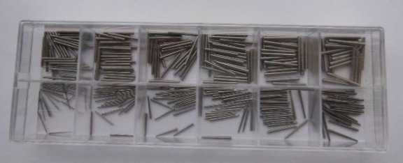 Klinknagels, staal. Voor het klinken van de walsveer op het spoorrad 2 x 7 mm. - 8