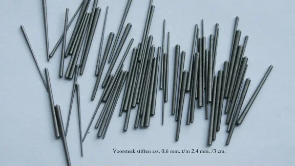 100 voorsteekstiften/ conische pennen. nr. 0202 0.50x0.80-11mm € 7,45 - 0