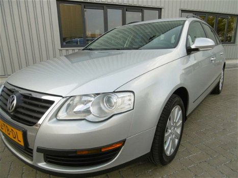 Volkswagen Passat Variant - 2.0 FSI Trendline Airco Navigatie - 1