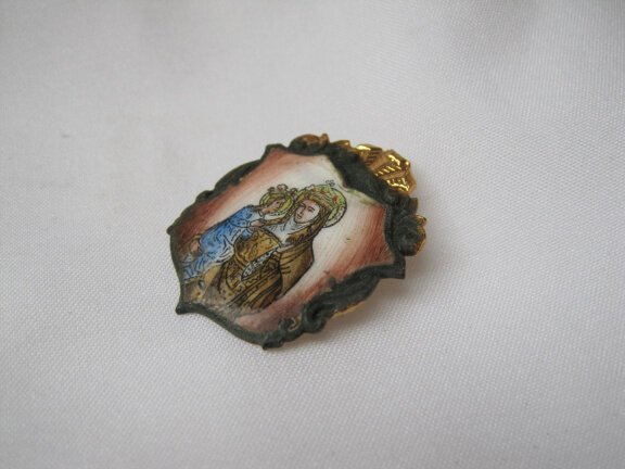 Broche antiek religie goudkleurig met emaille wapenschild model 3.1x2.5 cm. - Afbeelding 2