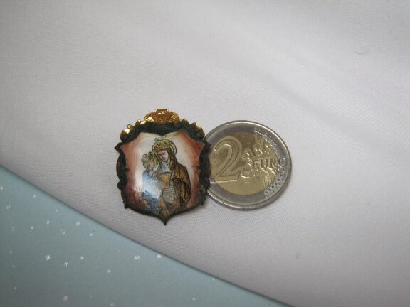 Broche antiek religie goudkleurig met emaille wapenschild model 3.1x2.5 cm. - Afbeelding 3