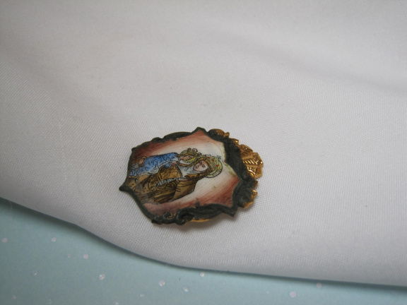 Broche antiek religie goudkleurig met emaille wapenschild model 3.1x2.5 cm. - Afbeelding 4
