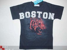 stoer donkerblauw boston shirt in maat 98/104 AFGEPRIJSD