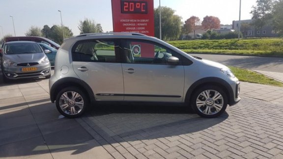 Volkswagen Up! - 1.0 BMT cross up - 1