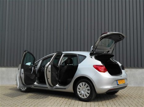 Opel Astra - 1.4 Turbo 120 pk 5-deurs Berlin Airco / Cruise Control / PDC - 1