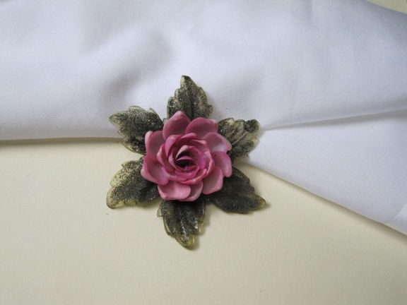 Broche antieke Art Deco lucite bloem met roze schelp 7.0 cm - nr. 1