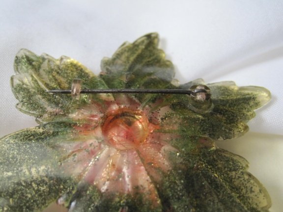 Broche antieke Art Deco lucite bloem met roze schelp 7.0 cm - Afbeelding 3
