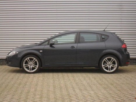 Seat Leon - 1.6 i 16V Sport UP..GROOT NAVI - 1