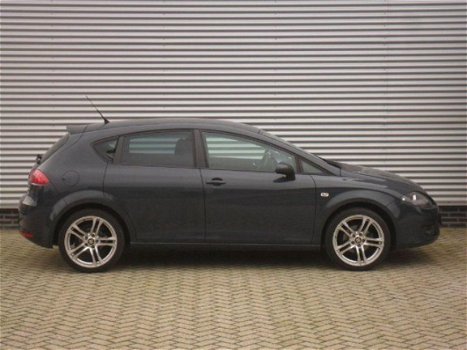 Seat Leon - 1.6 i 16V Sport UP..GROOT NAVI - 1