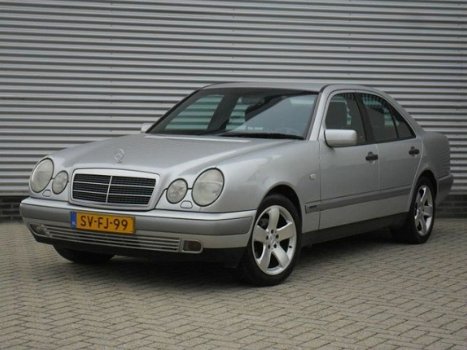 Mercedes-Benz E-klasse - 240E.AIRCO.XENON.YOUNGTIMER - 1