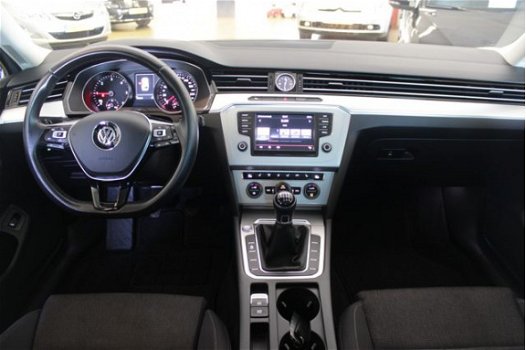 Volkswagen Passat Variant - 1.6 TDI 120PK Navi | Ergo Comfort stoel | Privacy-Glass | Chrome-pakket - 1