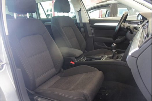 Volkswagen Passat Variant - 1.6 TDI 120PK Navi | Ergo Comfort stoel | Privacy-Glass | Chrome-pakket - 1