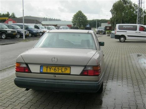 Mercedes-Benz 250 - (W124) D - 1