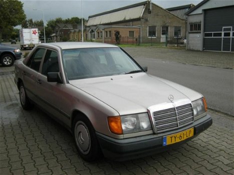 Mercedes-Benz 250 - (W124) D - 1