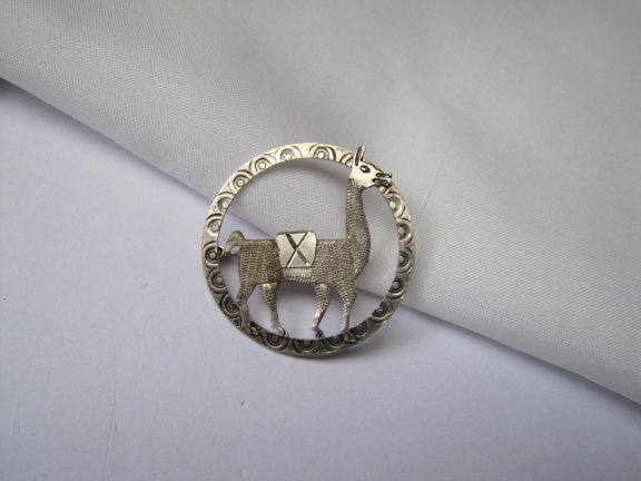 Zilveren broche geciseleerd lama dier 3.0 cm. - nr. 1