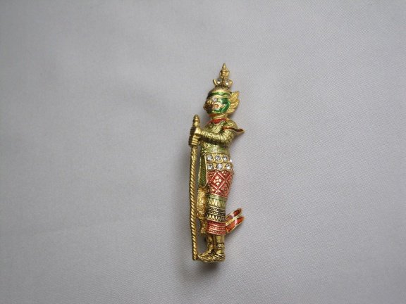 Broche goudkleurig en rood groen emaille indonesische krijgsman. 6.8x1.9 cm - Afbeelding 5