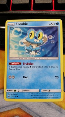 Froakie  21/131  Common S & M Forbidden Light