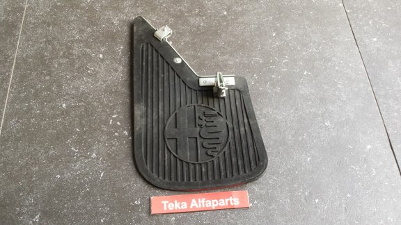 Alfa Romeo Spatlappen 701752 / 701751 / L+R Mudflaps Schmutzfänger Paraspuzzi NOS - 4