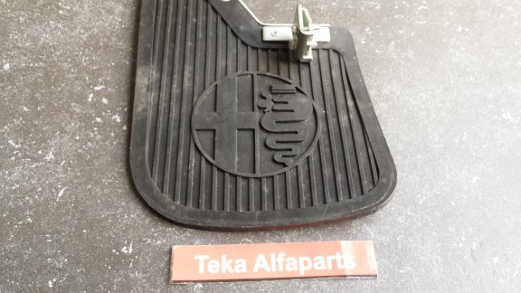 Alfa Romeo Spatlappen 701752 / 701751 / L+R Mudflaps Schmutzfänger Paraspuzzi NOS - 6