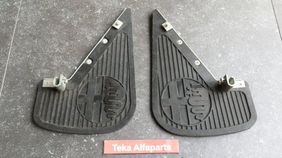 Alfa Romeo Spatlappen 700414 / 700415 / L+R Mudflaps Schmutzfänger Paraspruzzi NOS - 0