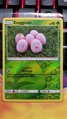 Exeggcute  1/131  Common (reverse) S & M Forbidden Light