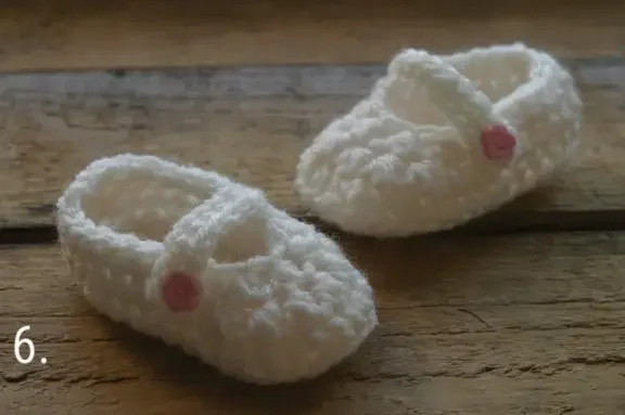 Lieve gehaakte babyslofjes (handmade) - nr. 1