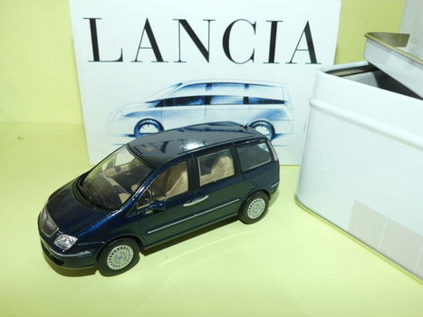 1:43 NOREV 781000 Lancia Phedra MPV monovolume donkerblauw (in blikken doosje) - 0