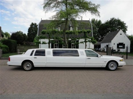 Lincoln Town Car - 4.6 9-persoons limousine, zeer netjes voor zijn leeftijd - 1