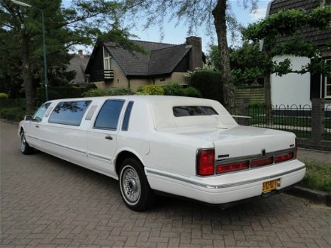 Lincoln Town Car - 4.6 9-persoons limousine, zeer netjes voor zijn leeftijd - 1