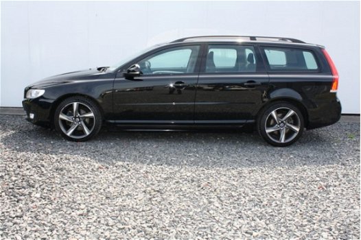 Volvo V70 - 2.0 D4 CLASSIC EDITION Airco | Cruisecontrole | Navigatie | on call | Standkachel | Zwar - 1