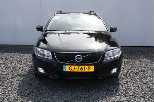 Volvo V70 - 2.0 D4 CLASSIC EDITION Airco | Cruisecontrole | Navigatie | on call | Standkachel | Zwar - 1