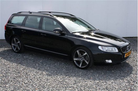 Volvo V70 - 2.0 D4 CLASSIC EDITION Airco | Cruisecontrole | Navigatie | on call | Standkachel | Zwar - 1